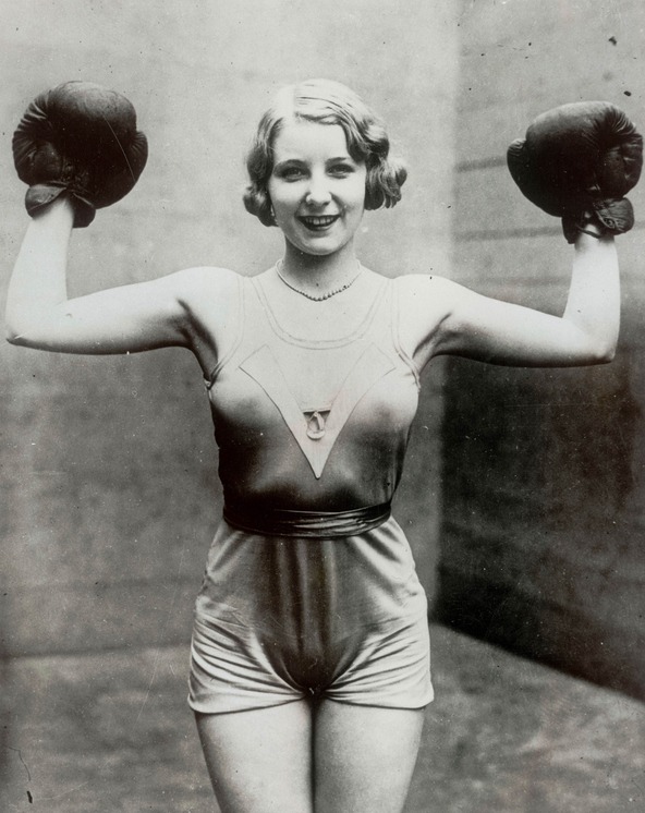 Broadway's Healthiest Show Girl: Elsie Connor was elected as the healthiest Chorus girl on the New York stage, seen with her boxing gloves. USA. Photograph around 1930  (Photo by Austrian Archives (S)
