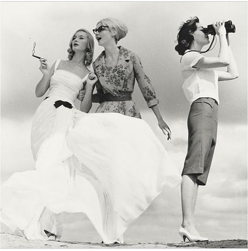 paris,1950s,binoculars,blackandwhite,dresses,photography-4c1692aeac993618604996f0a2b2c27f_h
